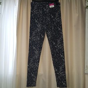 Patterned athletic leggings